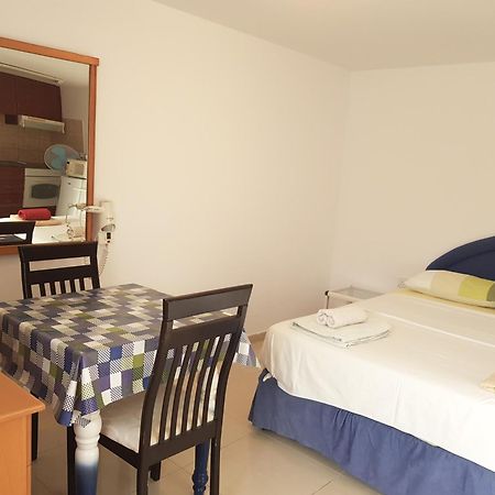 Galatia'S Court Apartment Пафос Стая снимка