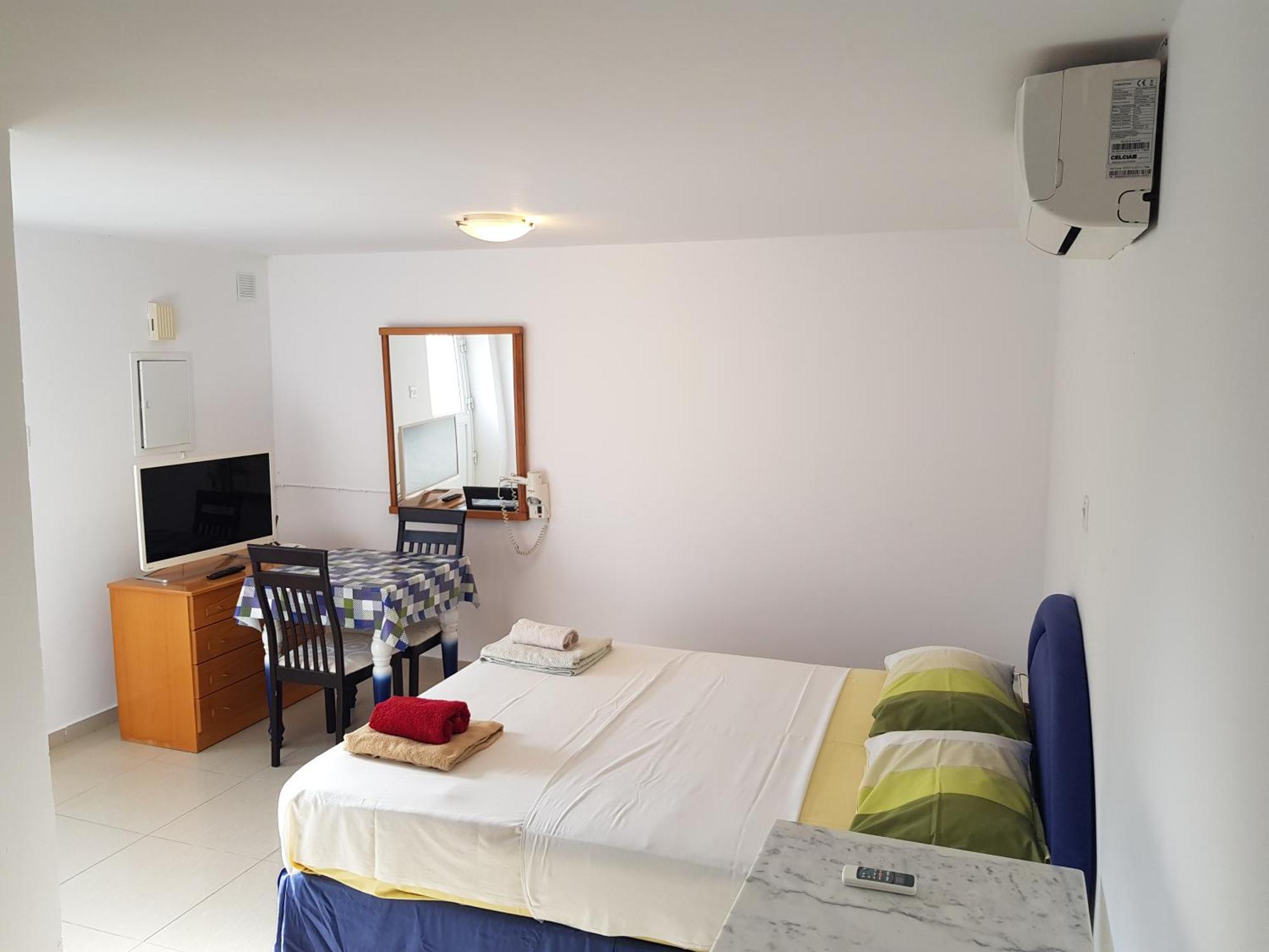 Galatia'S Court Apartment Пафос Стая снимка