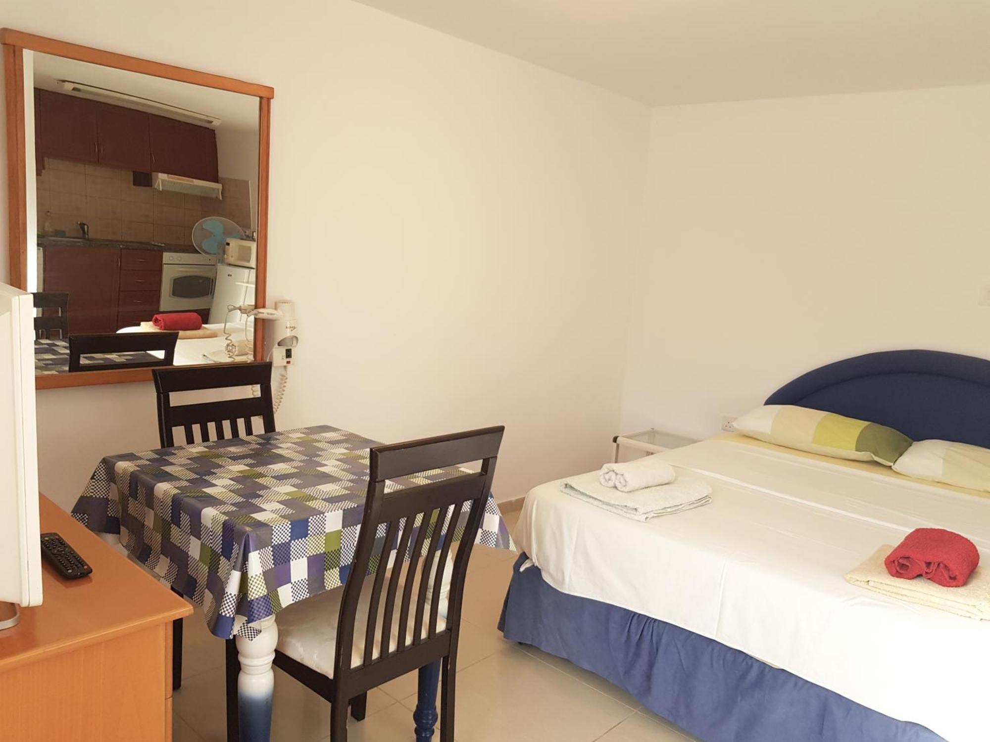 Galatia'S Court Apartment Пафос Стая снимка