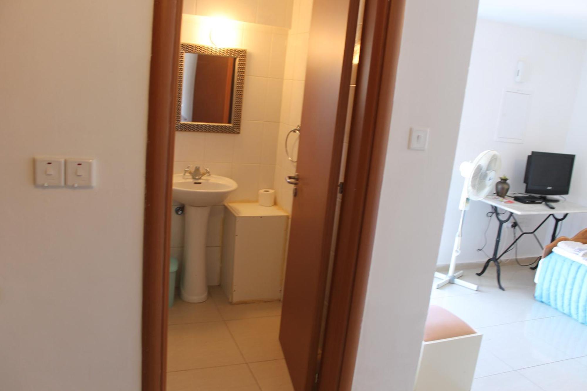 Galatia'S Court Apartment Пафос Стая снимка