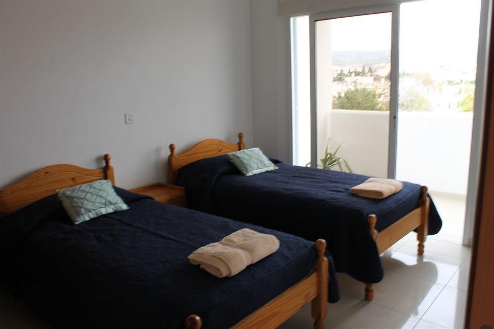 Galatia'S Court Apartment Пафос Екстериор снимка