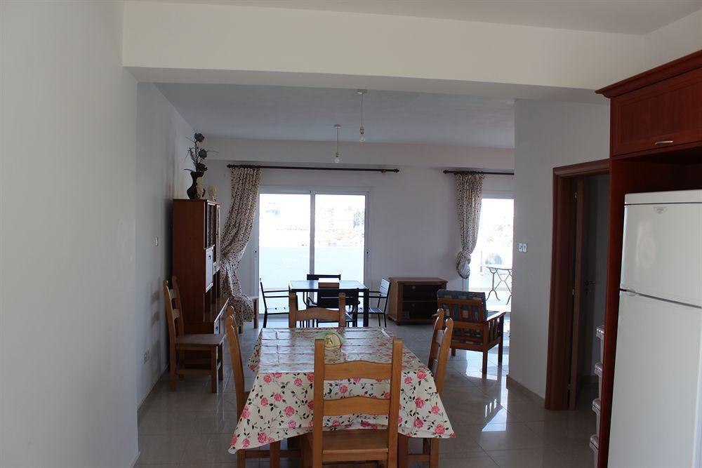 Galatia'S Court Apartment Пафос Екстериор снимка