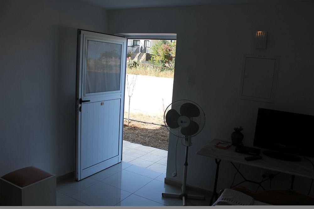 Galatia'S Court Apartment Пафос Екстериор снимка
