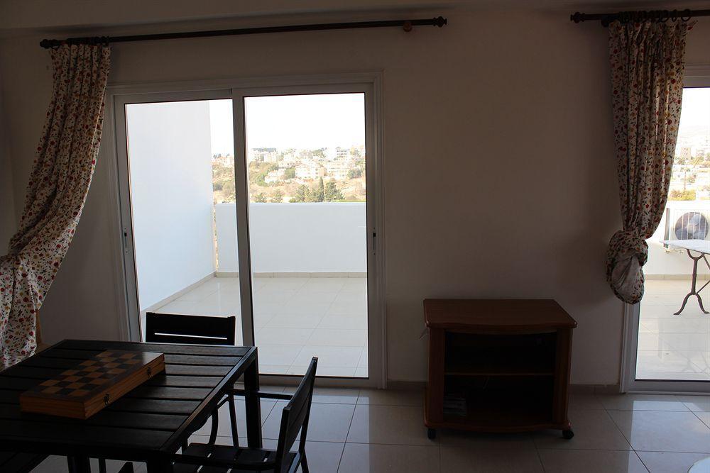 Galatia'S Court Apartment Пафос Екстериор снимка