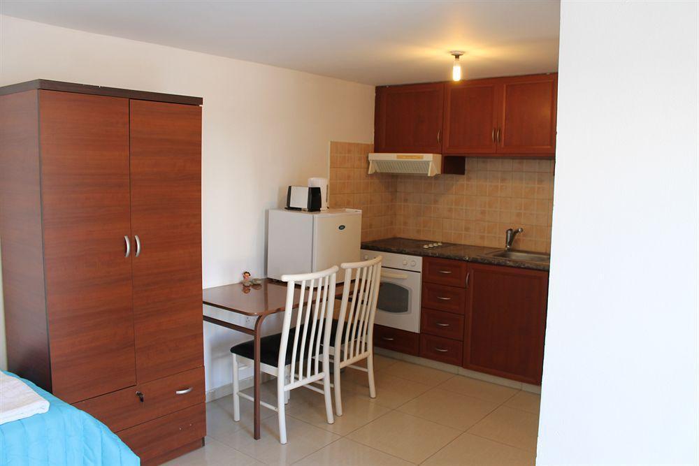 Galatia'S Court Apartment Пафос Екстериор снимка