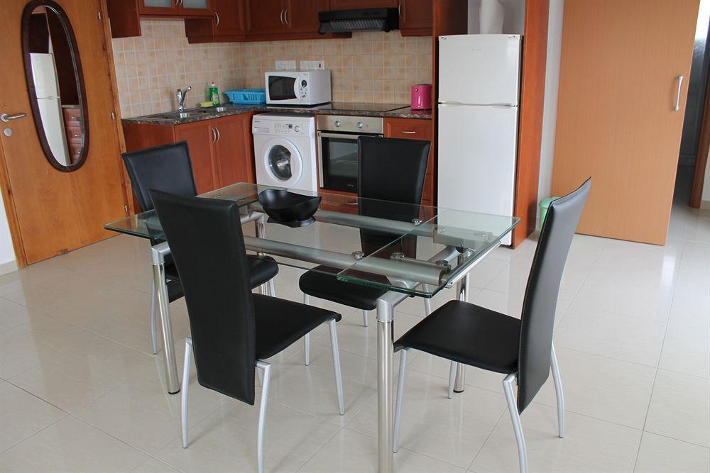 Galatia'S Court Apartment Пафос Екстериор снимка
