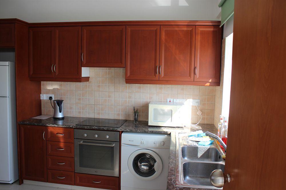 Galatia'S Court Apartment Пафос Екстериор снимка