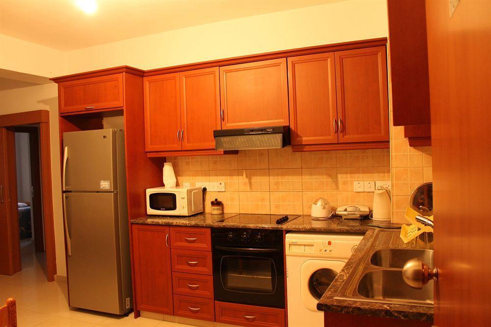 Galatia'S Court Apartment Пафос Екстериор снимка