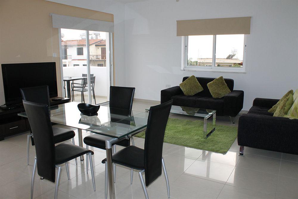 Galatia'S Court Apartment Пафос Екстериор снимка
