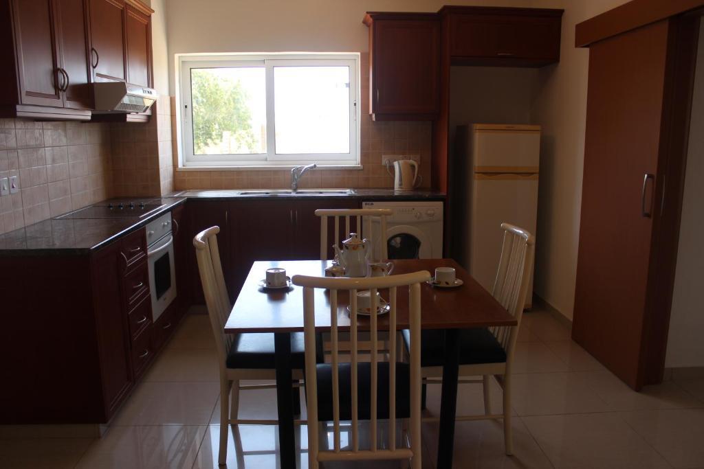 Galatia'S Court Apartment Пафос Стая снимка