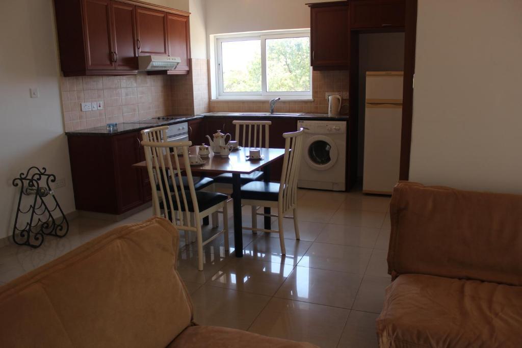 Galatia'S Court Apartment Пафос Стая снимка