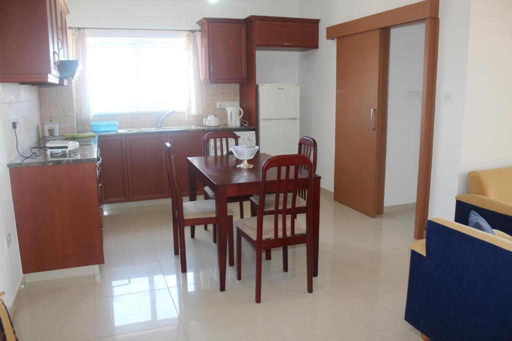 Galatia'S Court Apartment Пафос Стая снимка
