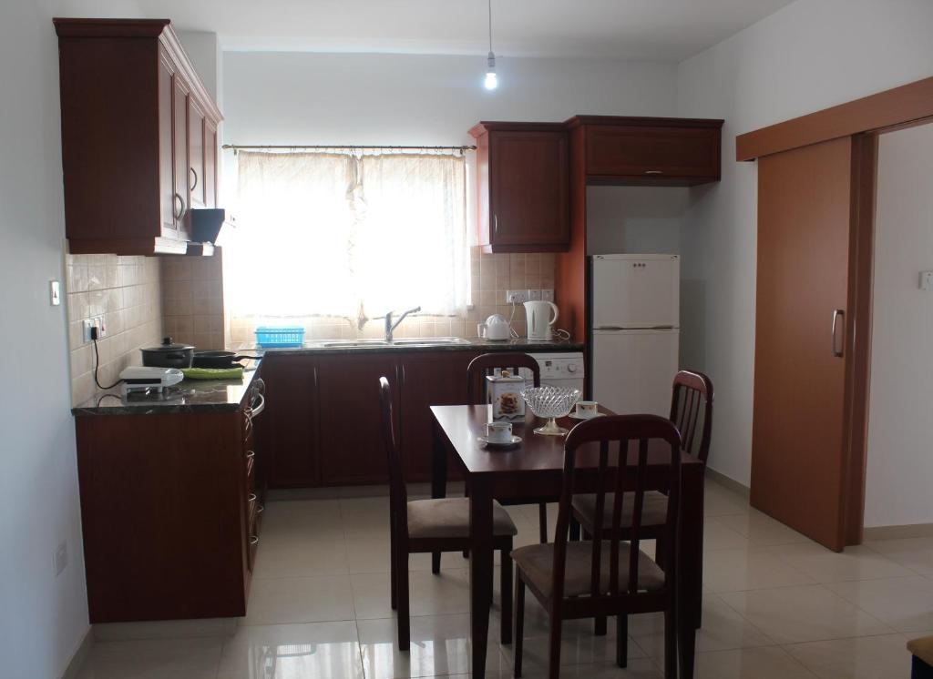 Galatia'S Court Apartment Пафос Стая снимка