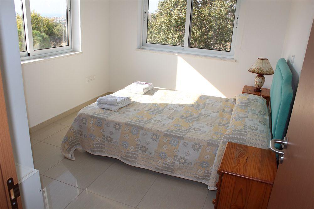 Galatia'S Court Apartment Пафос Екстериор снимка